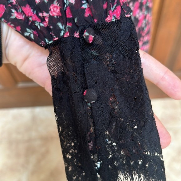 Love and Lemons x Victoria’s Secret Collab Dress Robe - Picture 5 of 6